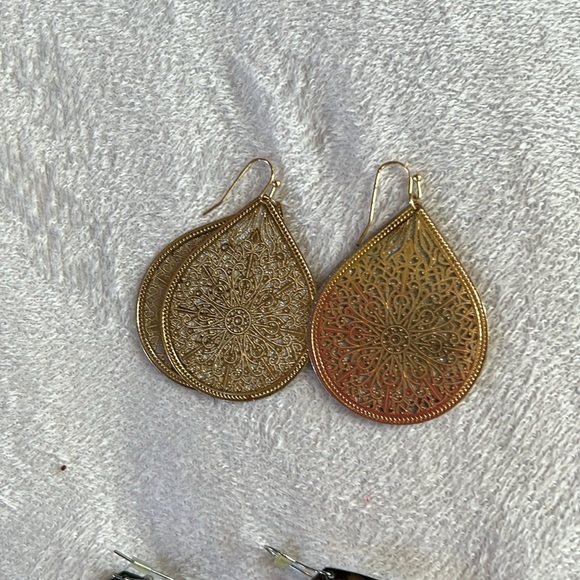 6 pairs of fashion earrings all pierced - Picture 3 of 6